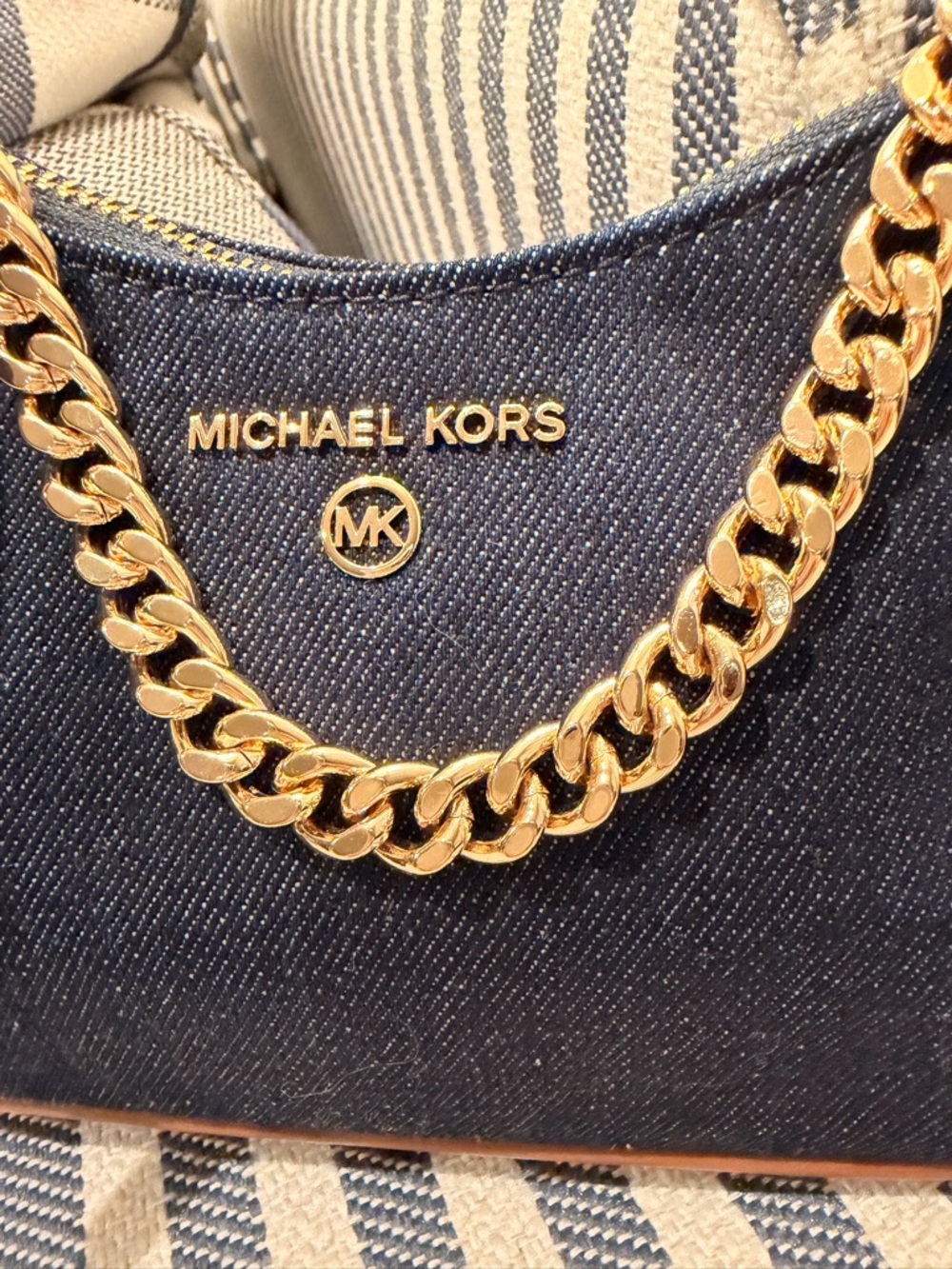 MICHAEL KORS “DENIM” (Retail:$198) Jet Set Charm pochette. 👖💙💙💙 - Picture 5 of 9